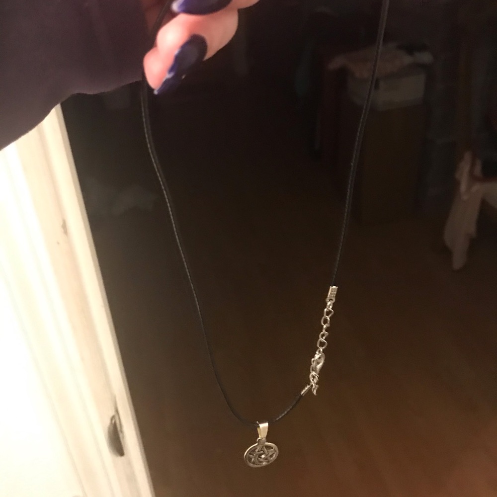 Pentagram necklace - Picture 2 of 2
